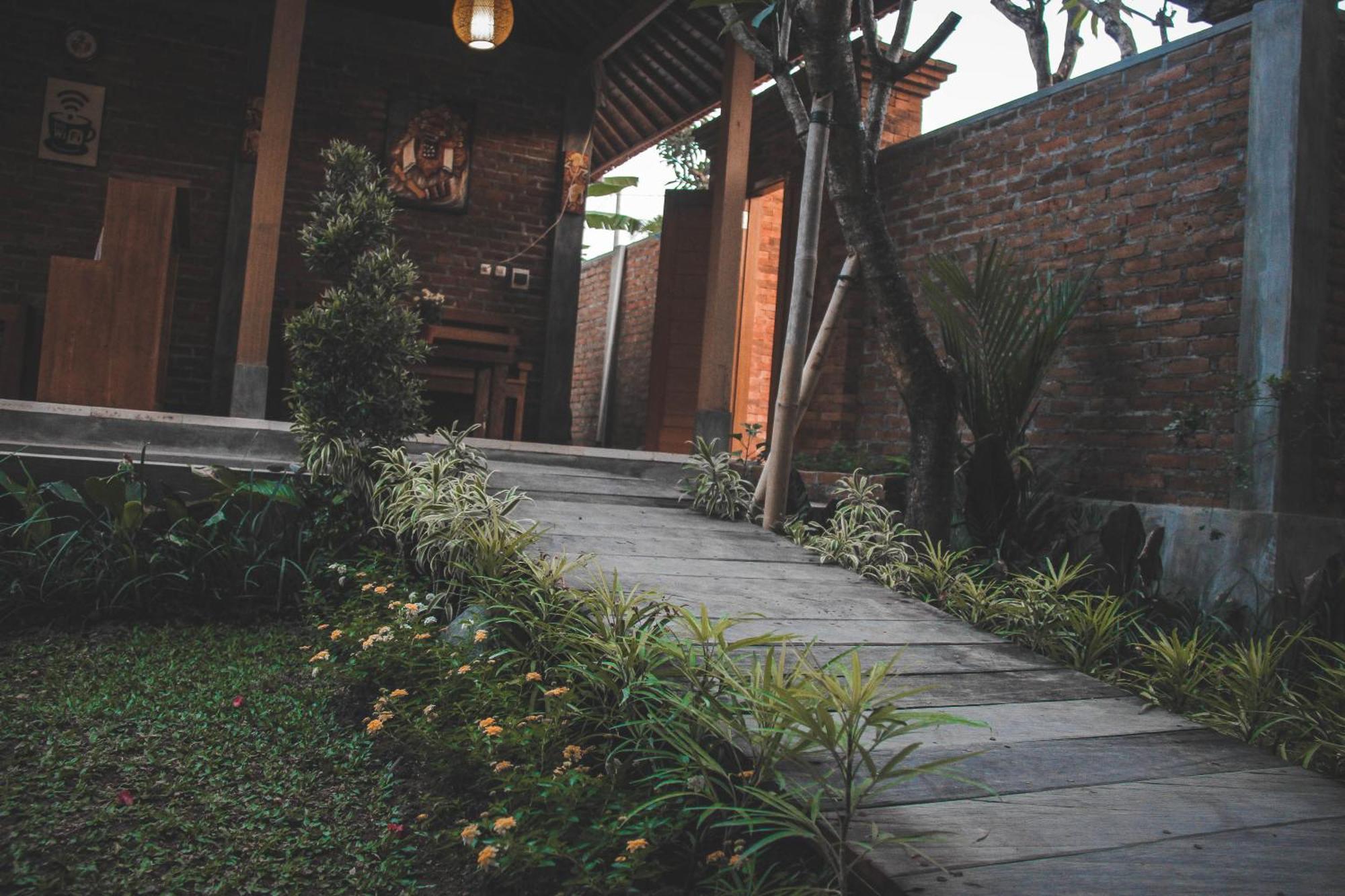 The Govardhan Homestay Canggu Exteriör bild